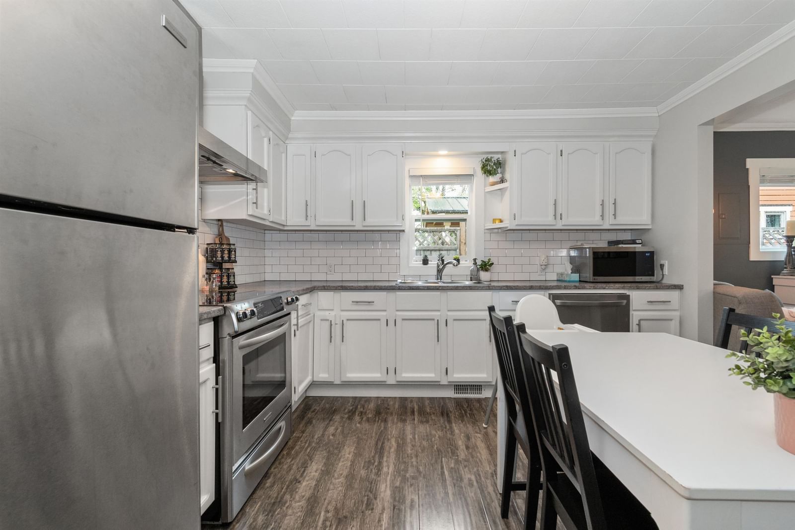 Listing Image 9