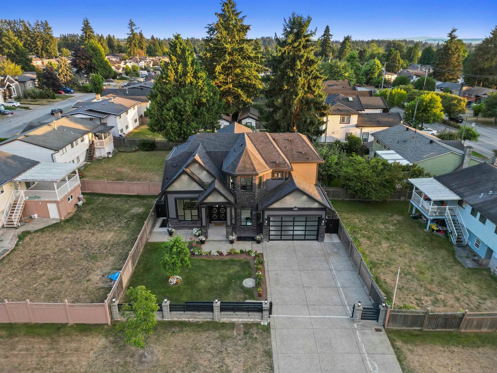 Listing Image 4