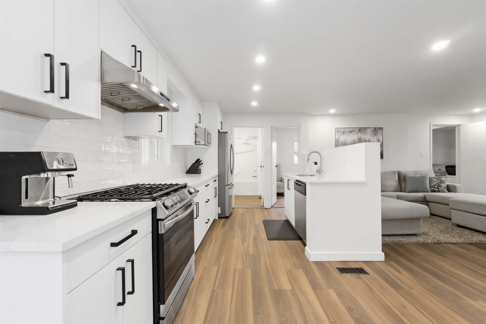 Listing Image 10