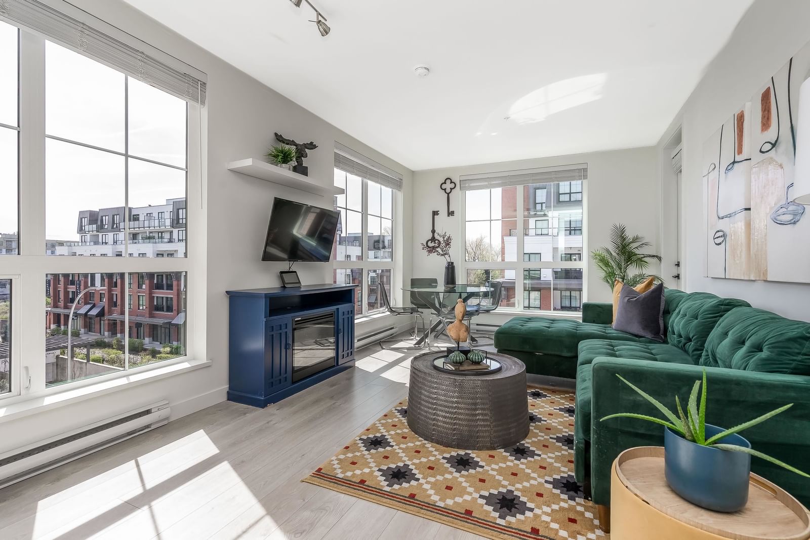 Listing Image 11