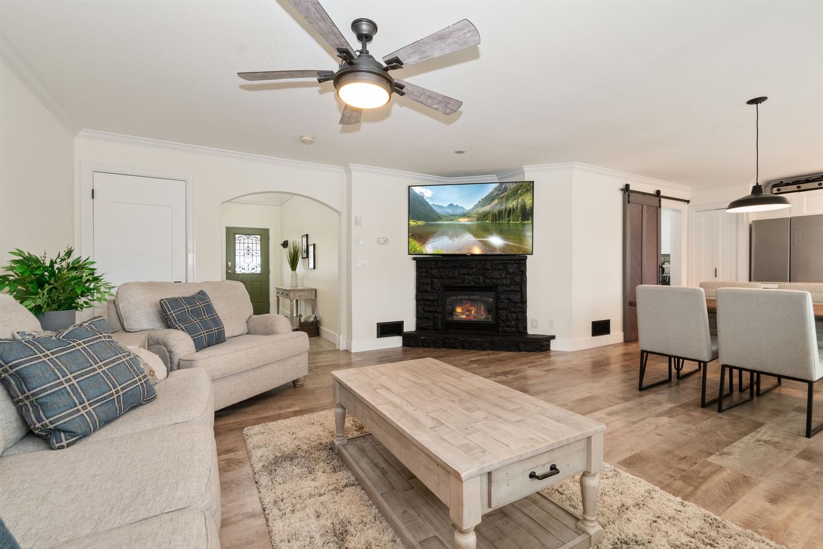 Listing Image 9