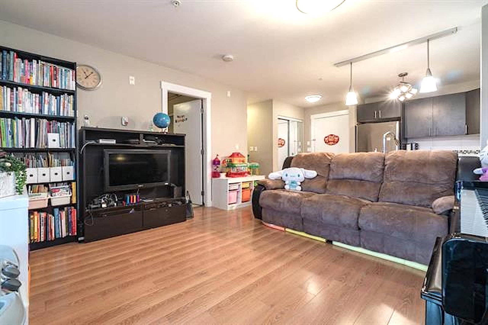 Listing Image 8