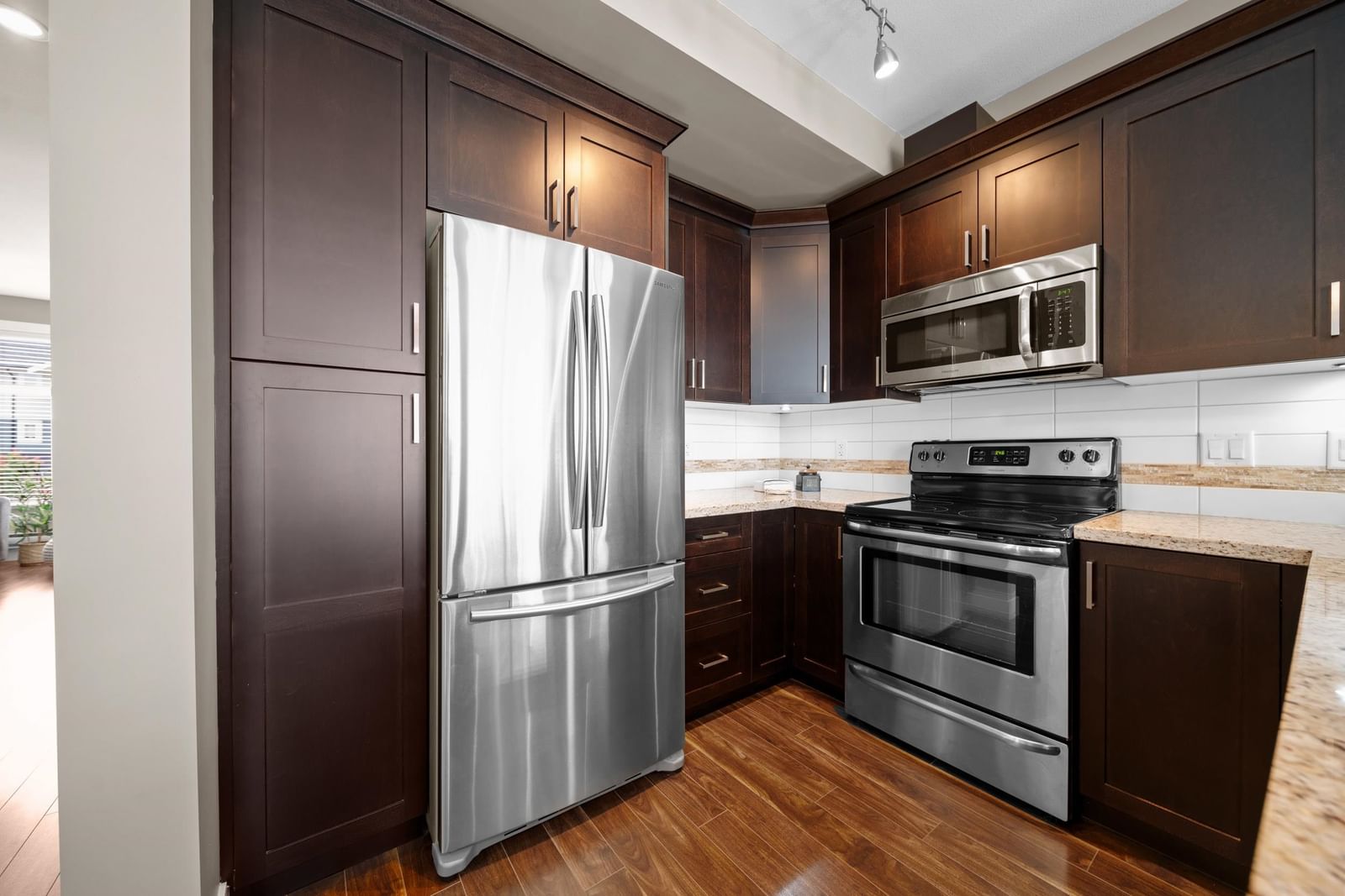 Listing Image 13