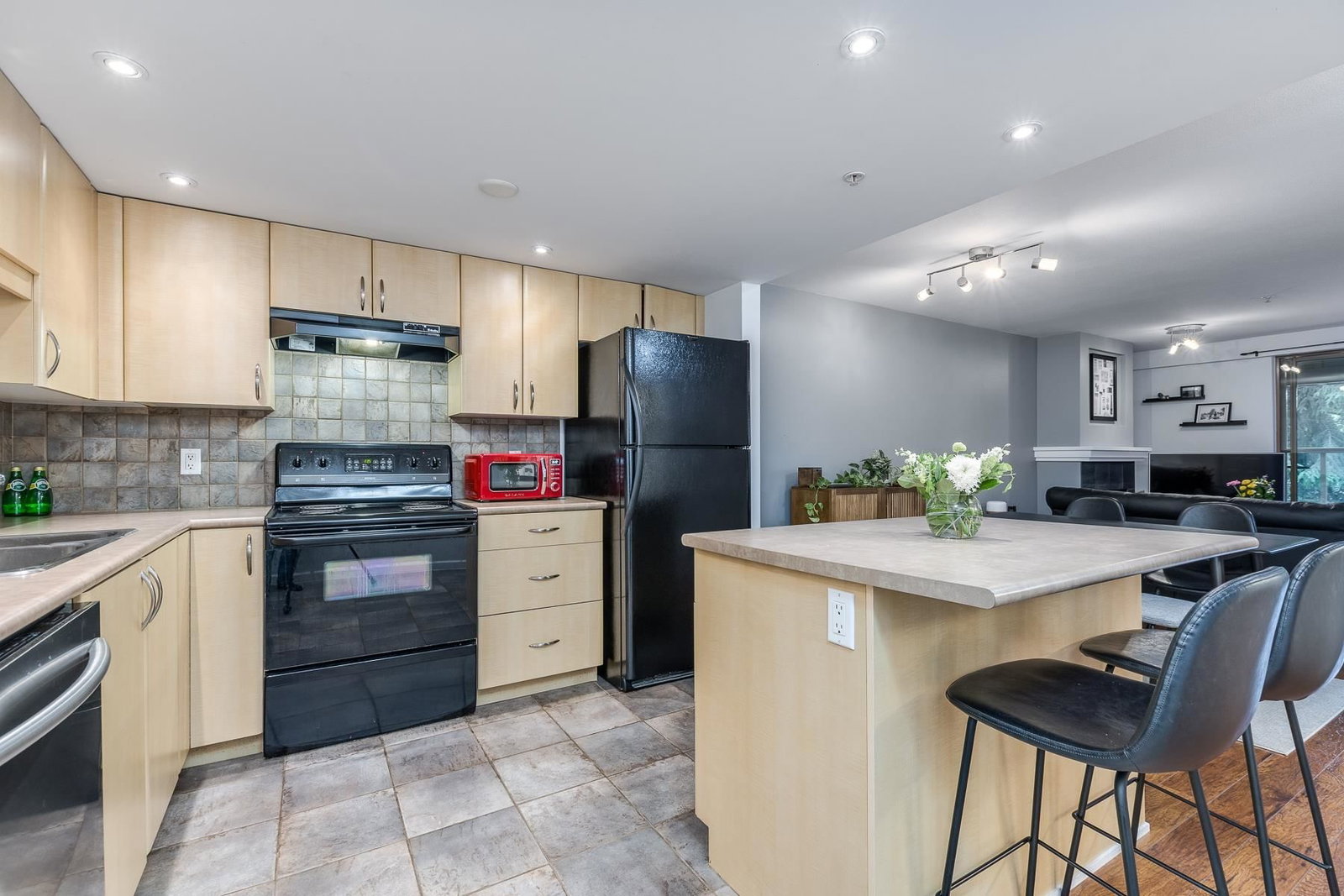 Listing Image 9