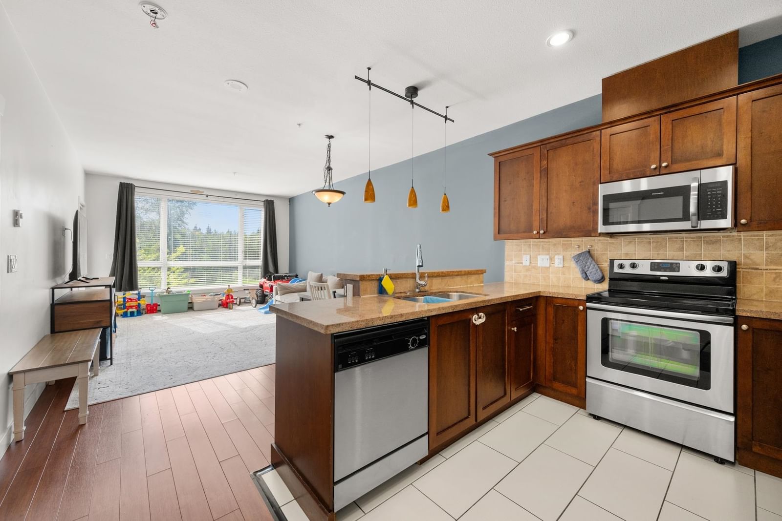 Listing Image 6