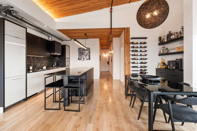 401 - 4223 Hastings Street