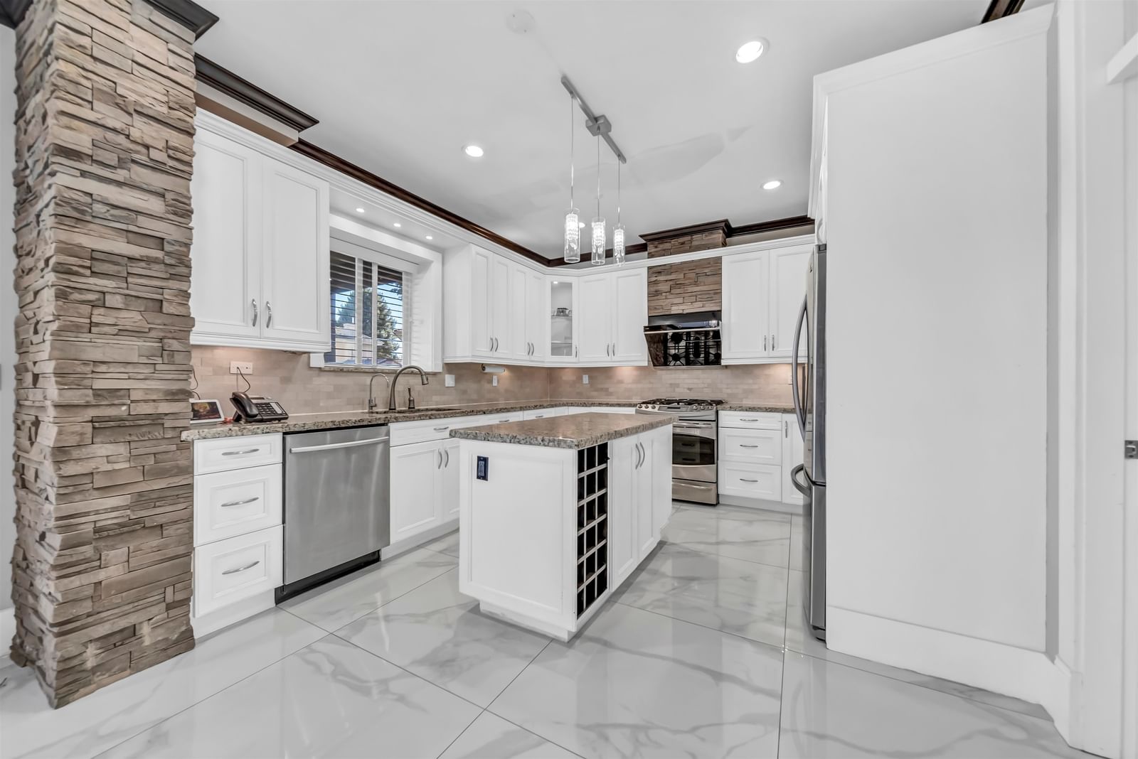 Listing Image 9