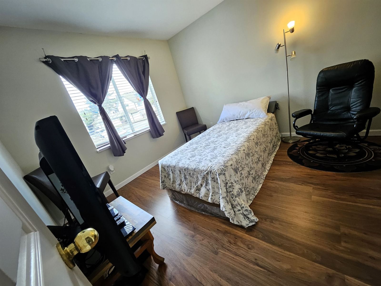 Listing Image 14