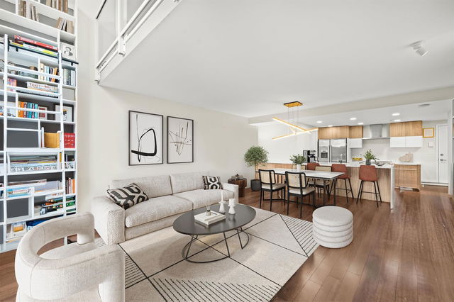 305 - 788 Hamilton Street