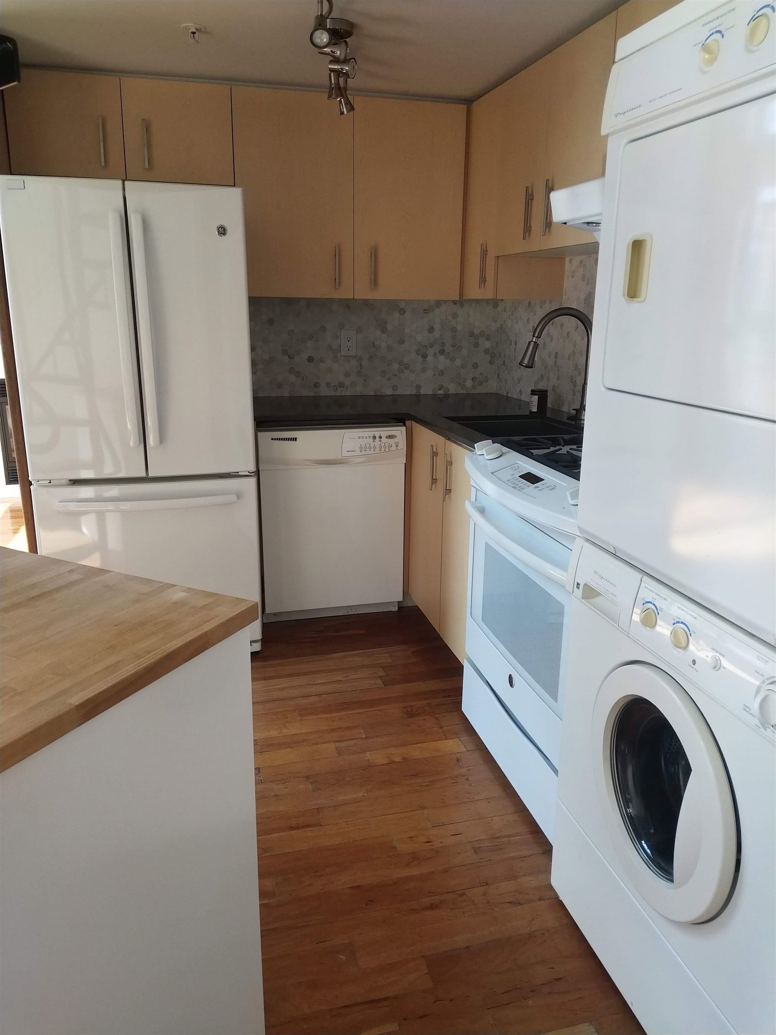 Listing Image 18