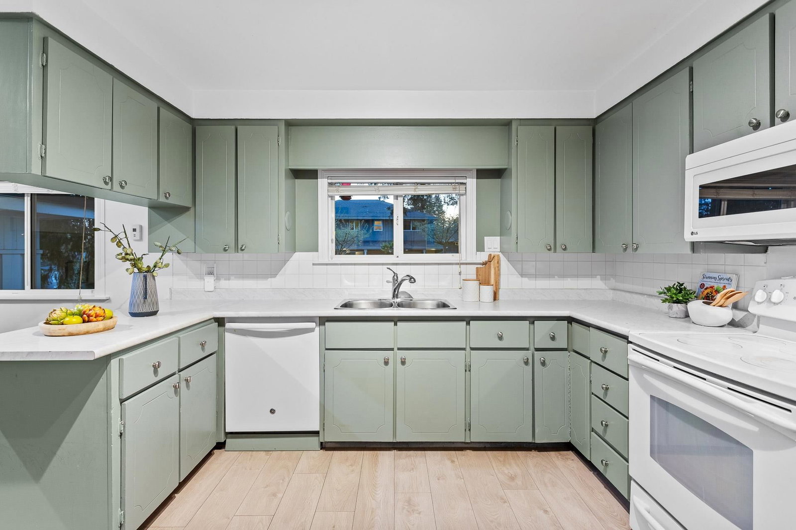 Listing Image 9