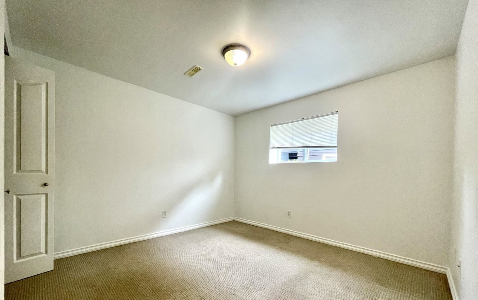 Listing Image 28