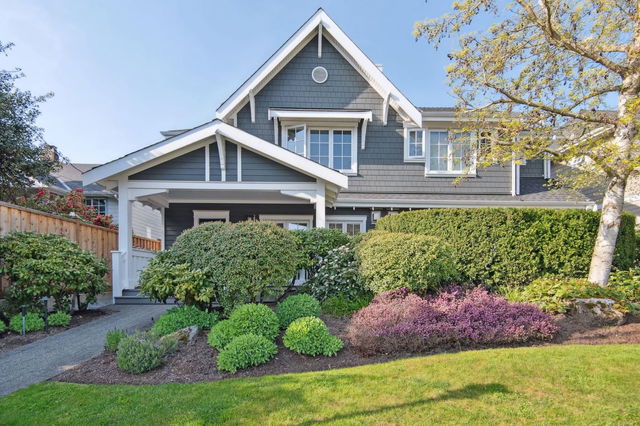 2075 Esquimalt Avenue