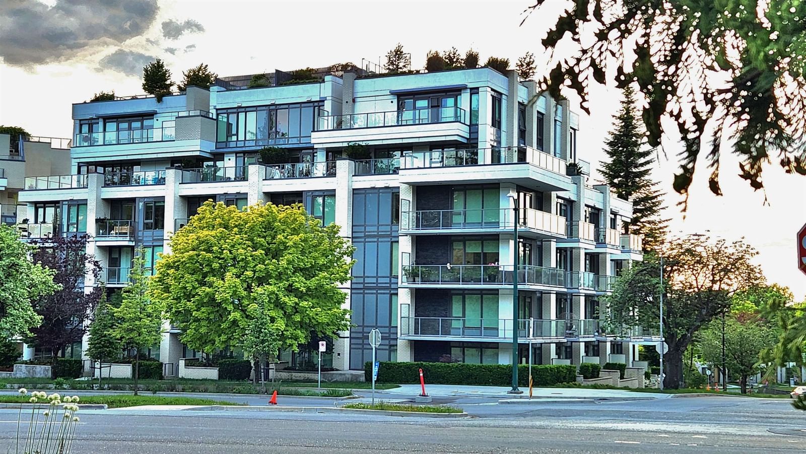 Listing Image 3