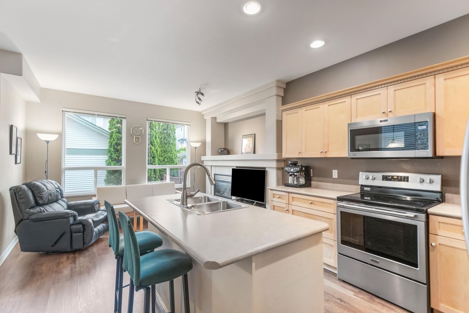 Listing Image 10