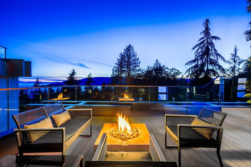 5325 Montiverdi Place, West Vancouver, British Columbia
