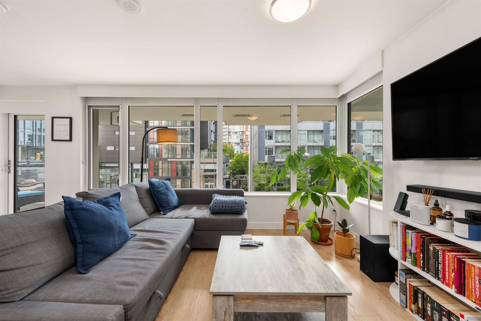 Listing Image 10