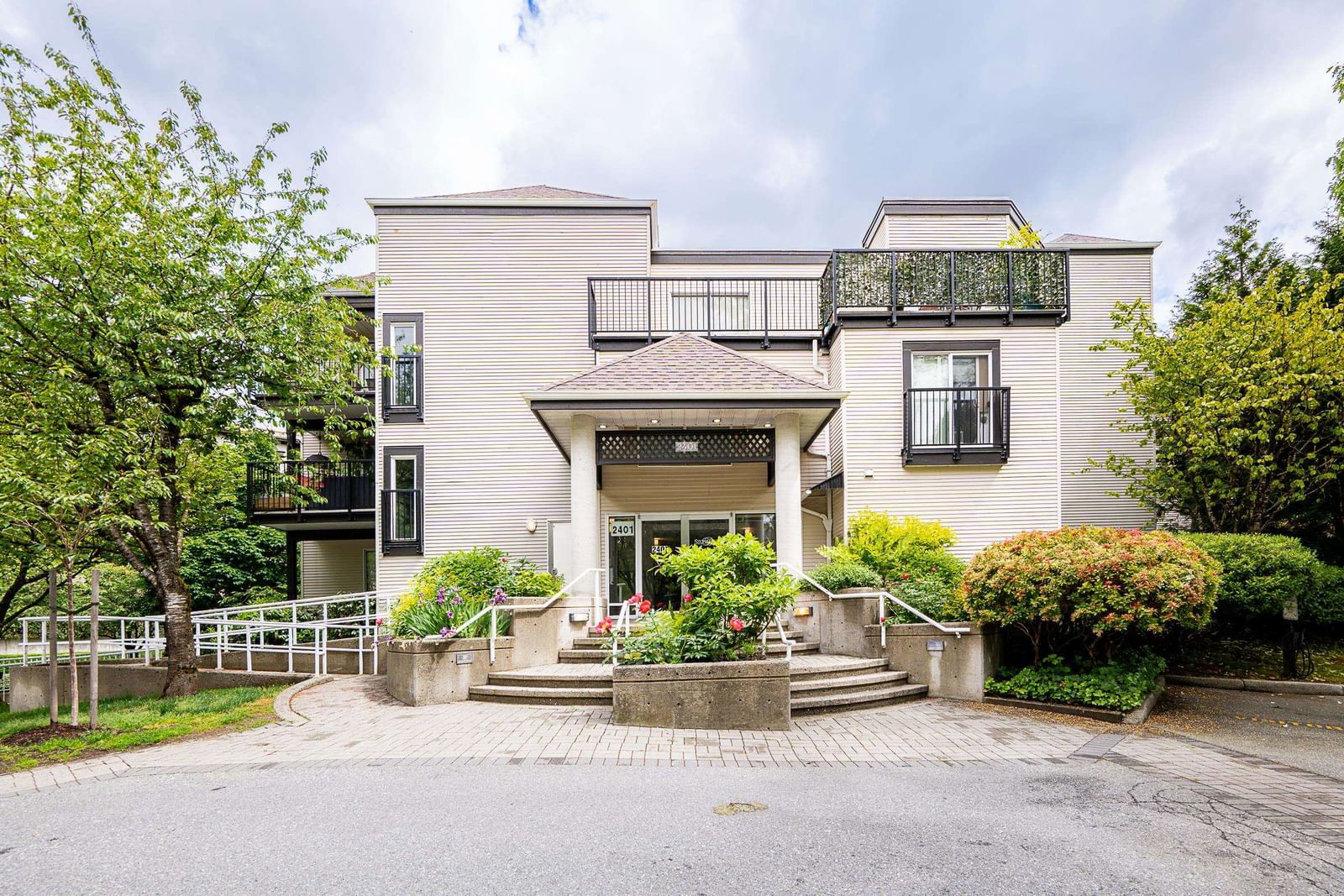 Photo of home at 2401 Hawthorne