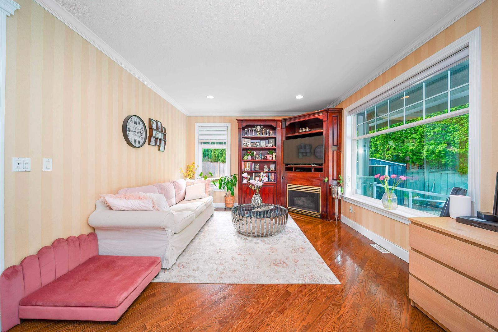 Listing Image 8