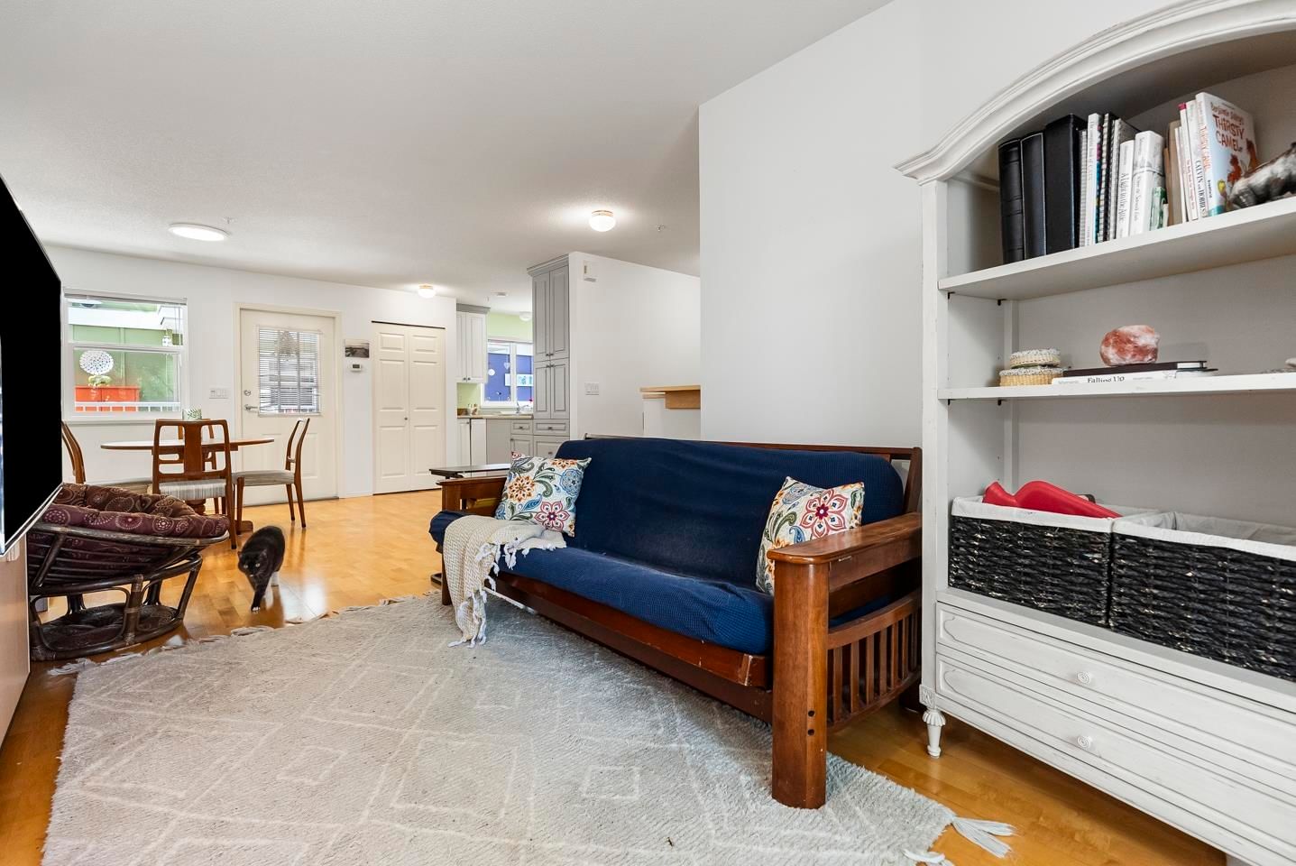 Listing Image 5
