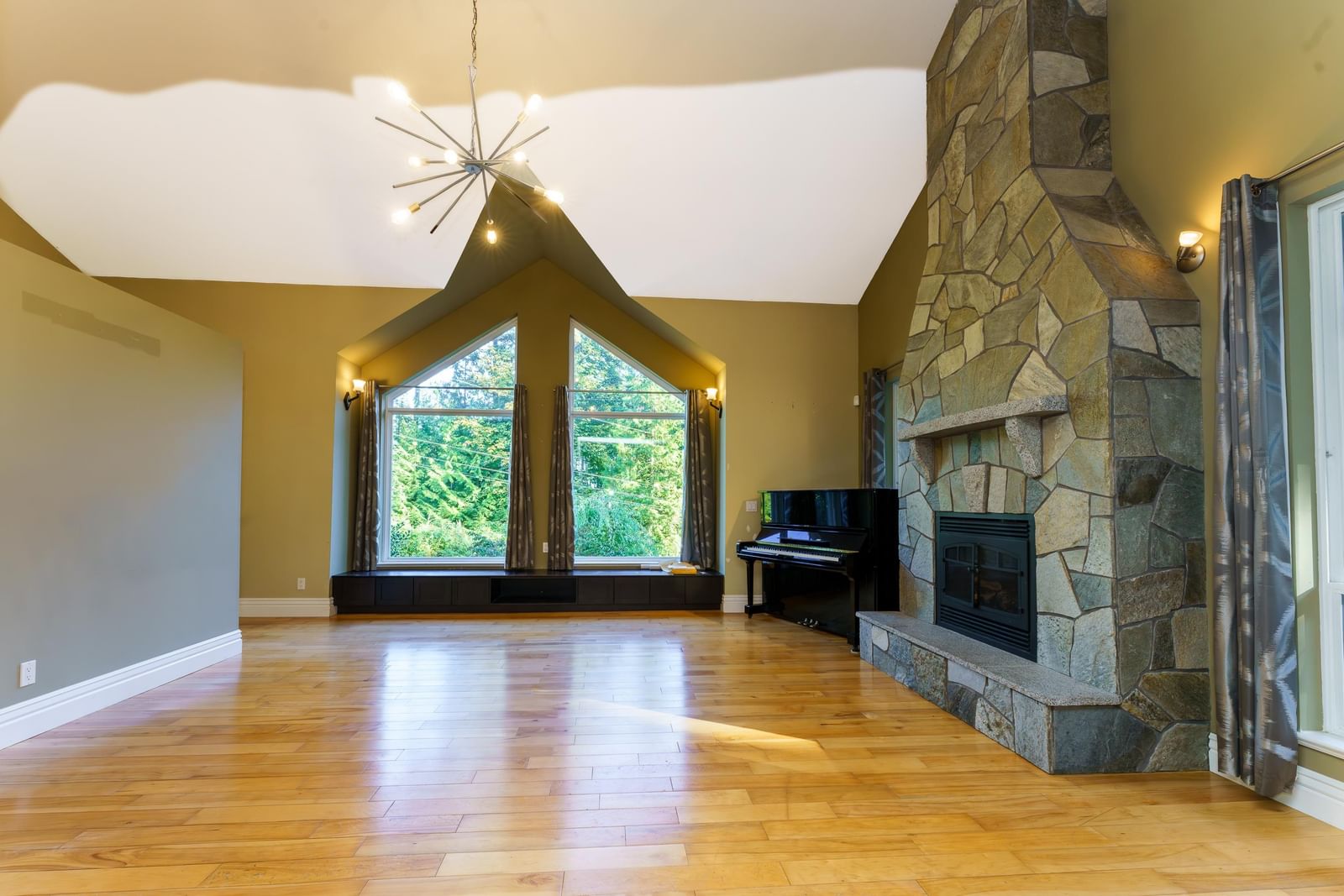 Listing Image 6