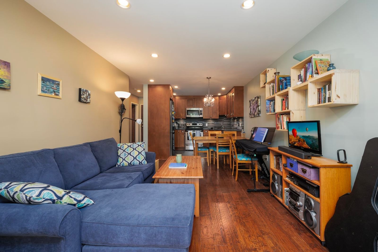 Listing Image 6