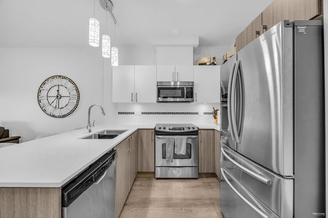 405 - 8733 160 Street