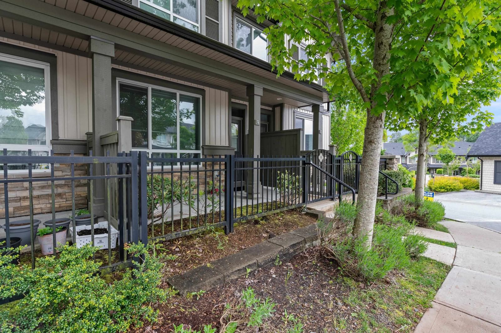 Listing Image 4