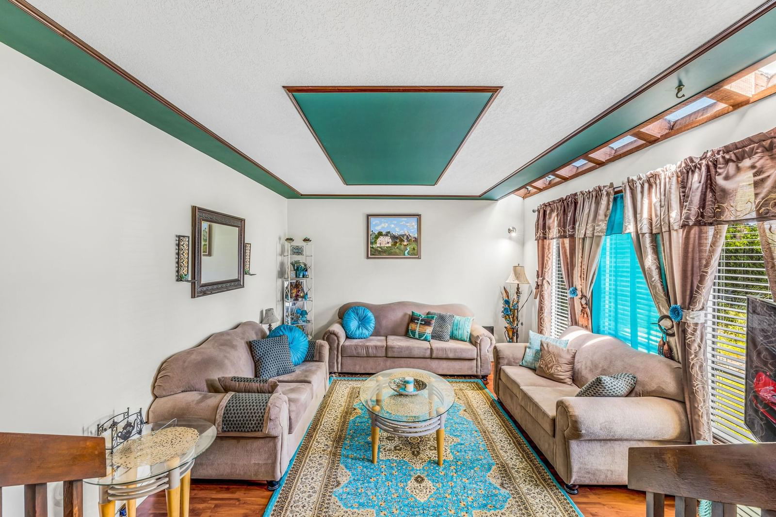 Listing photo 3