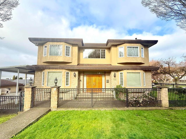 733 Macdonald Avenue