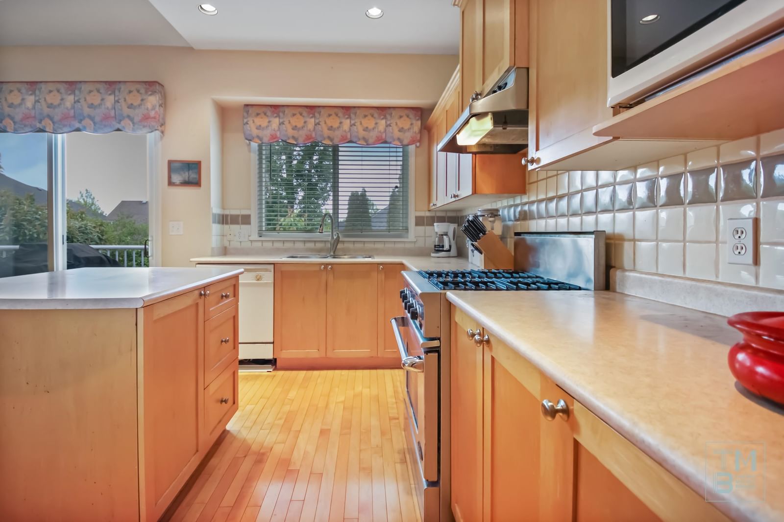 Listing Image 12