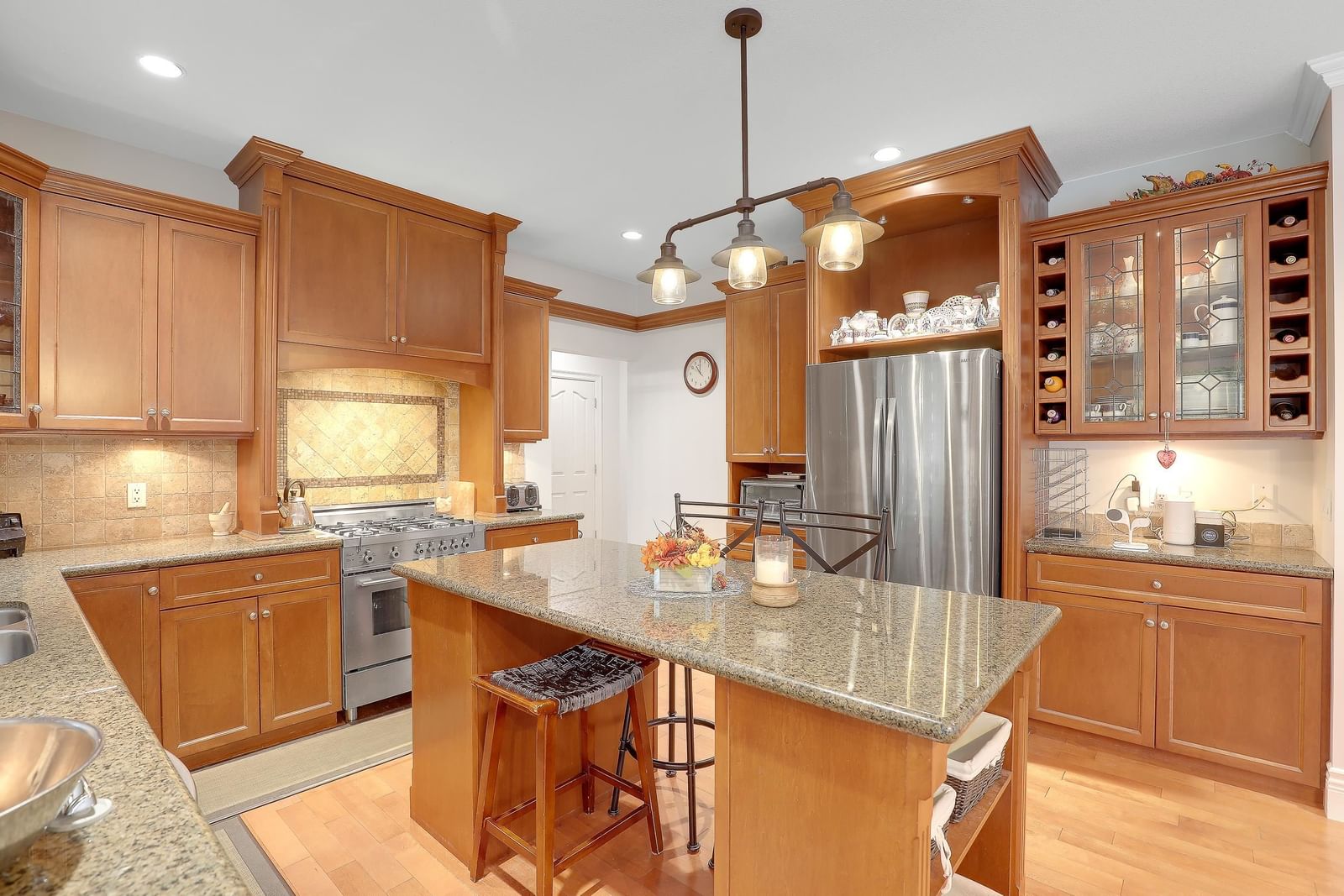 Listing Image 5
