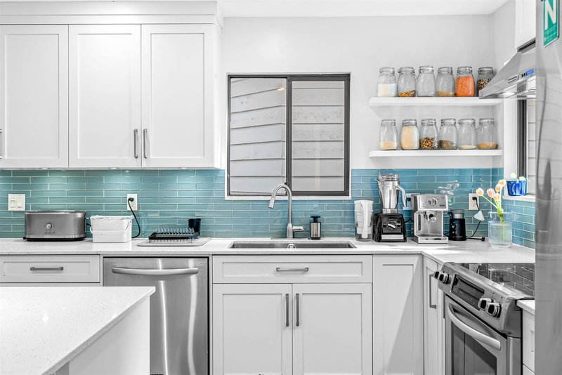 5709 Owl Court, North Vancouver, V7R 4V1 | Image 2