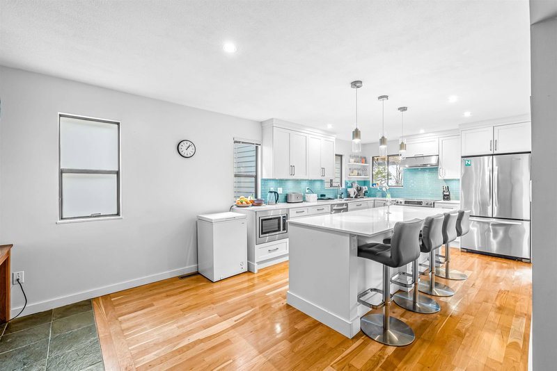 5709 Owl Court, North Vancouver, V7R 4V1 | Image 3