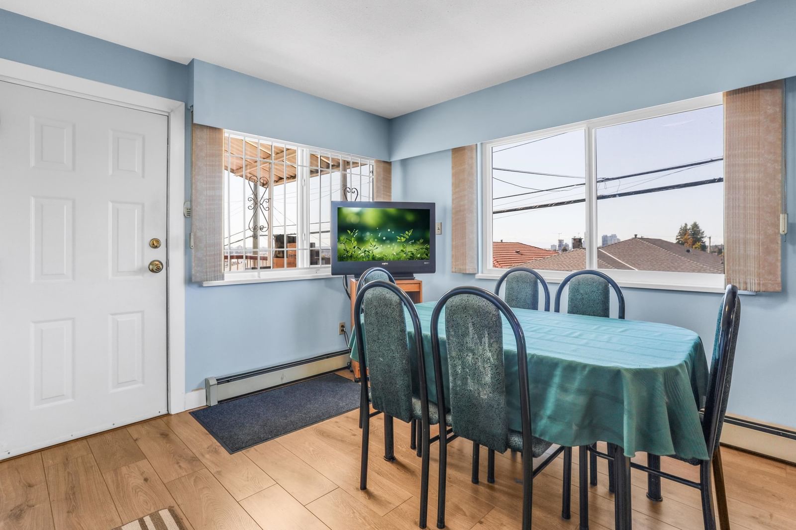Listing Image 12