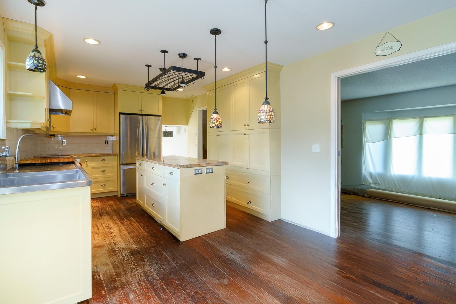 Listing Image 12