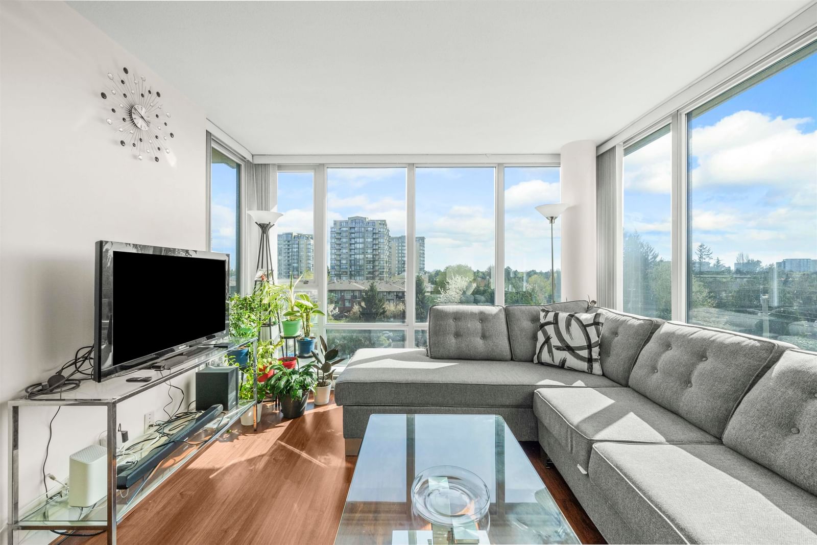 Listing Image 1