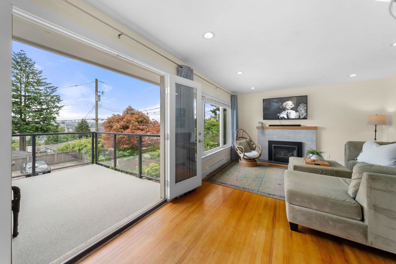 Listing Image 9