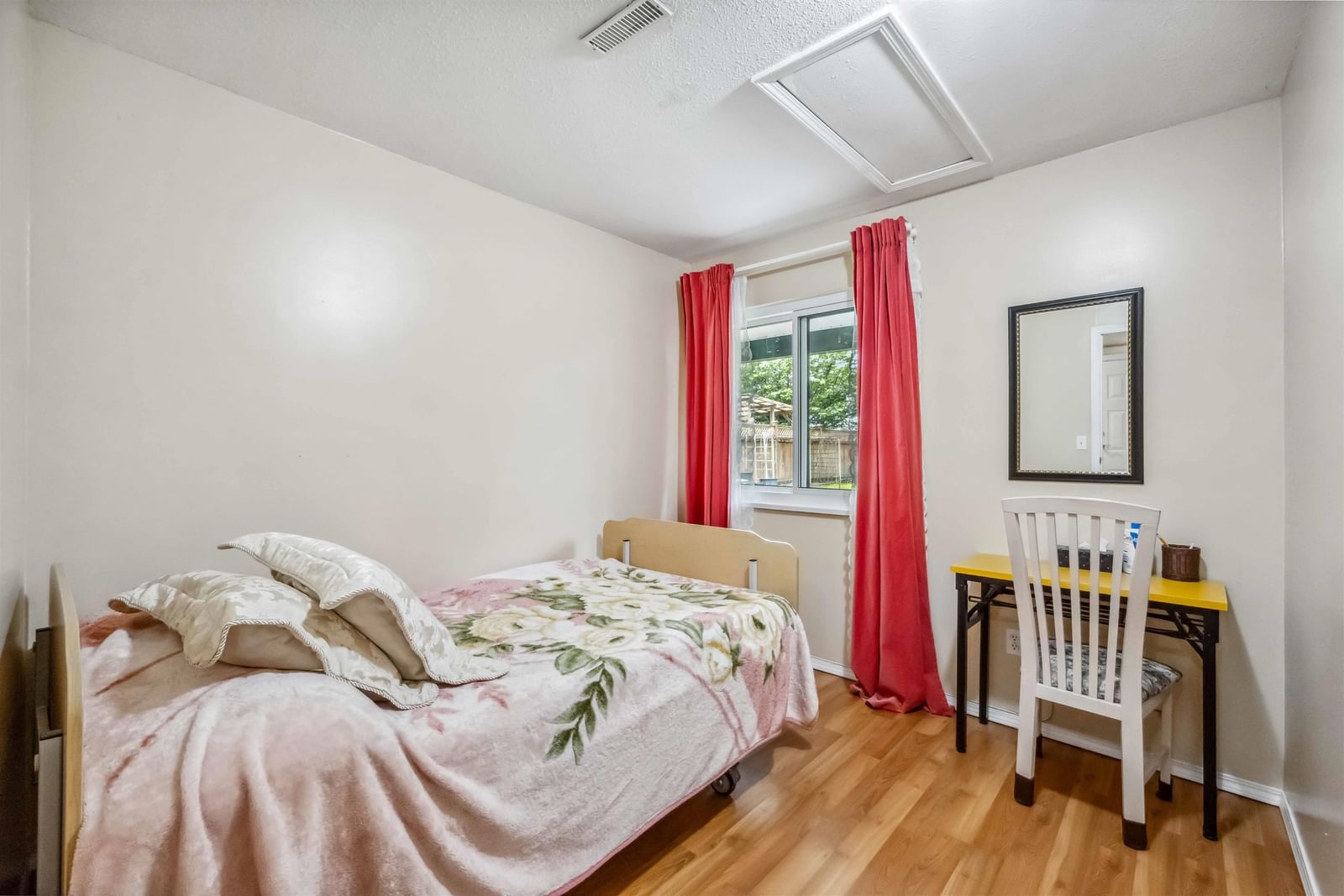 Listing Image 16