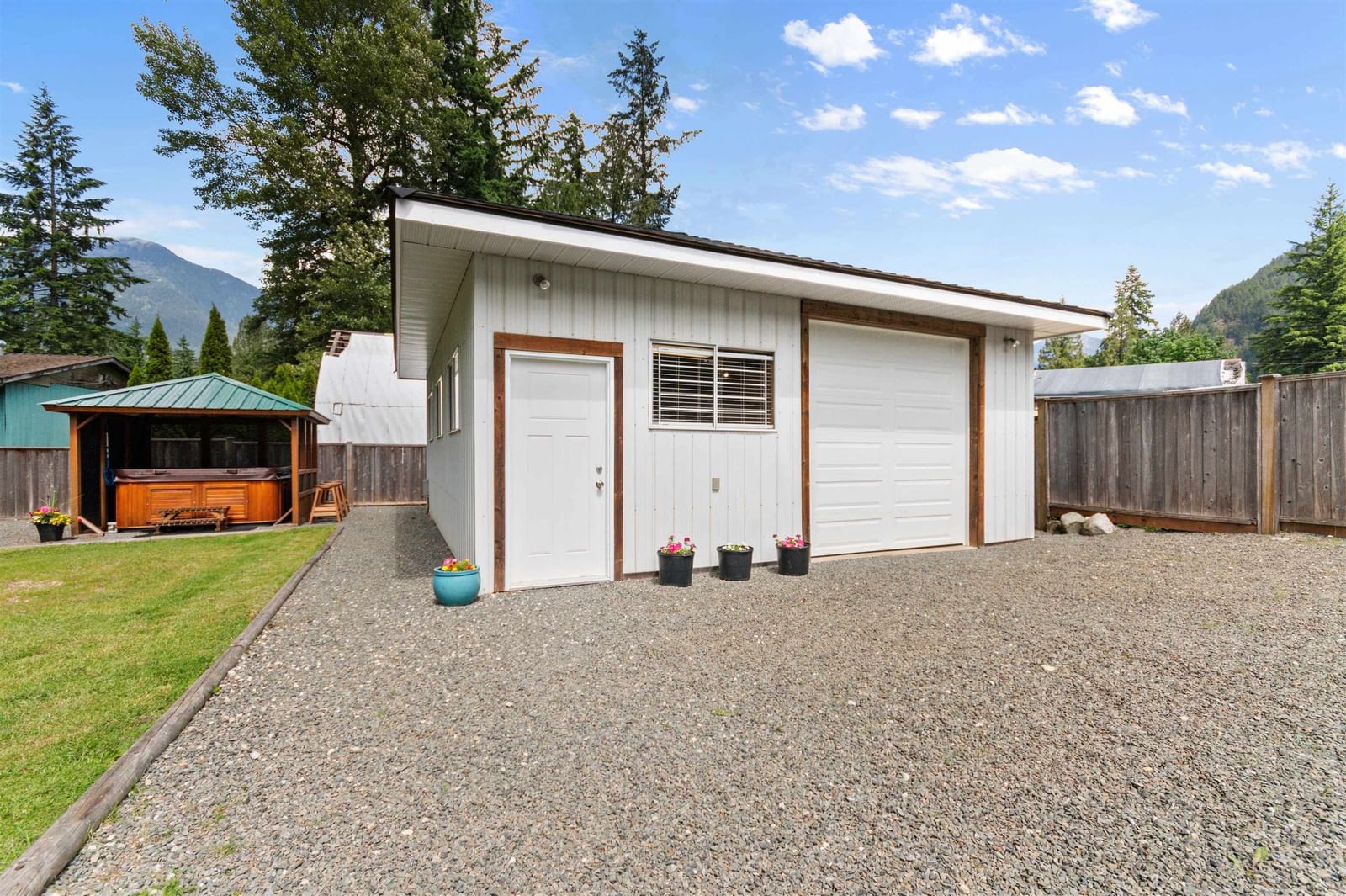 Listing Image 4
