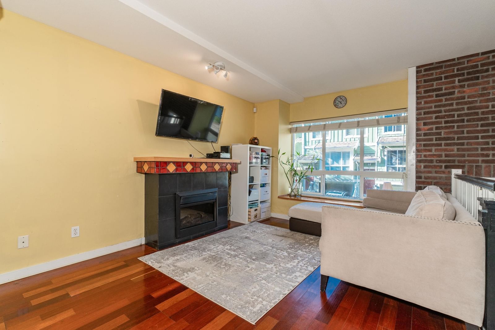 Listing Image 6