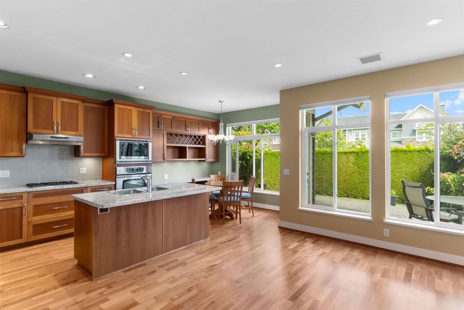 Listing Image 11
