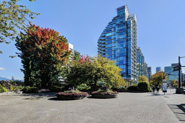 301 - 1790 Bayshore Drive