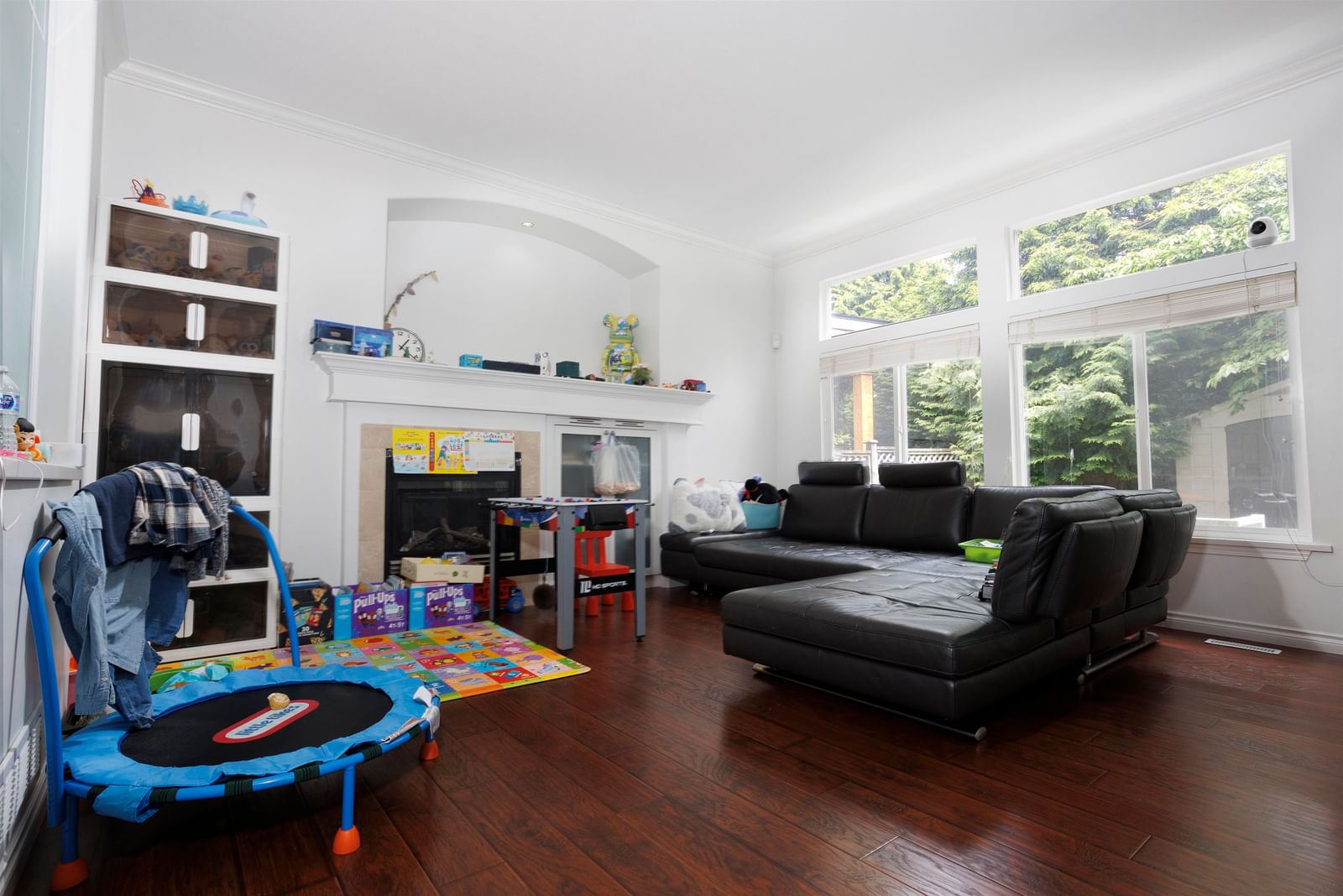 Listing Image 8