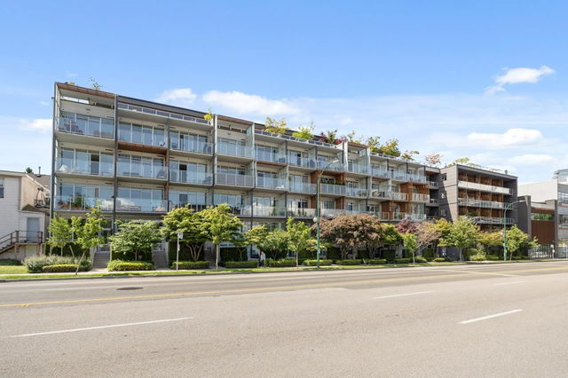 422 - 256 2nd Avenue