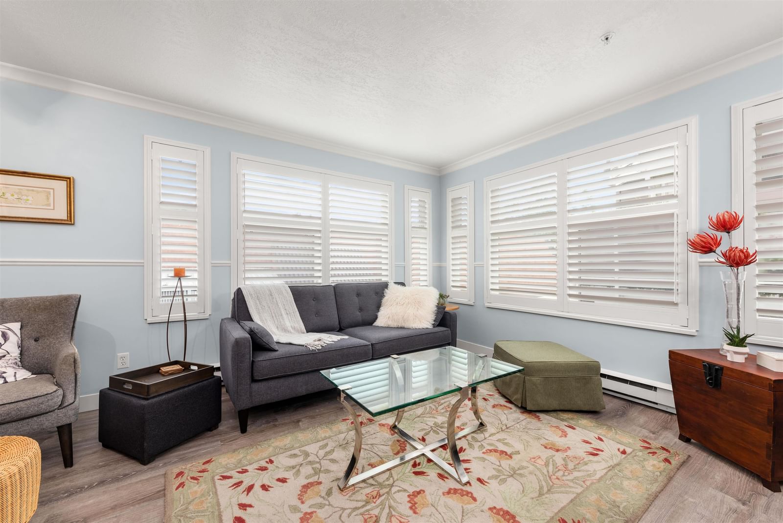 Listing Image 6