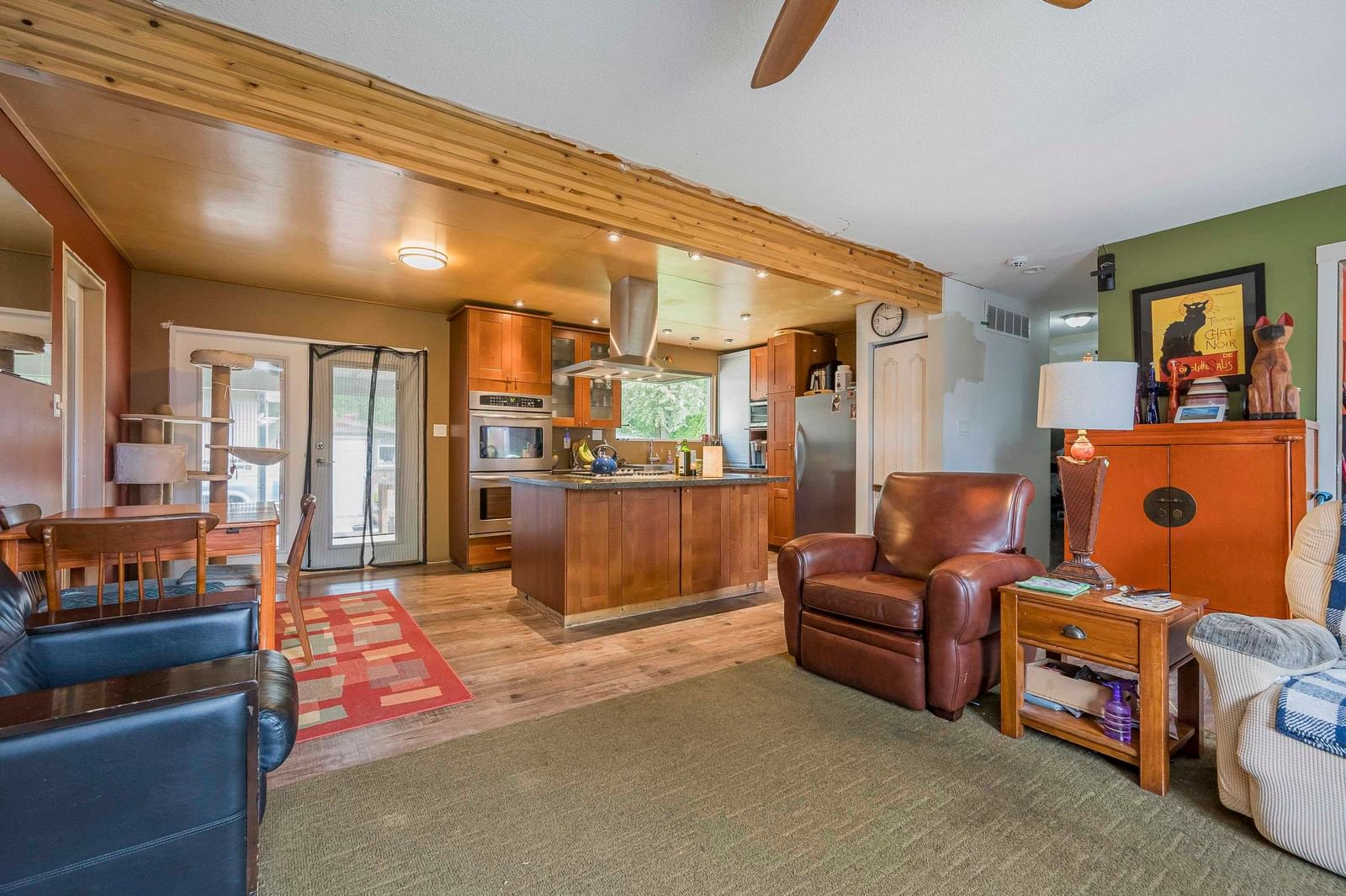 Listing Image 11