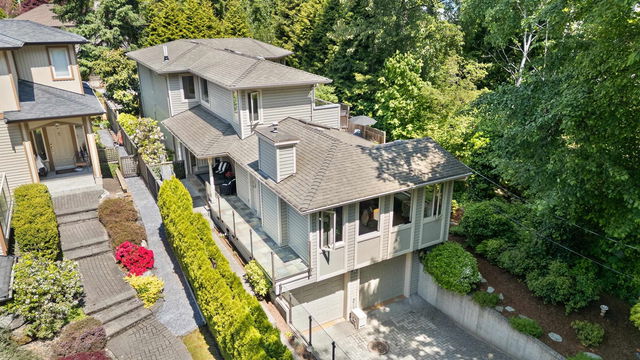 1907 Esquimalt Avenue