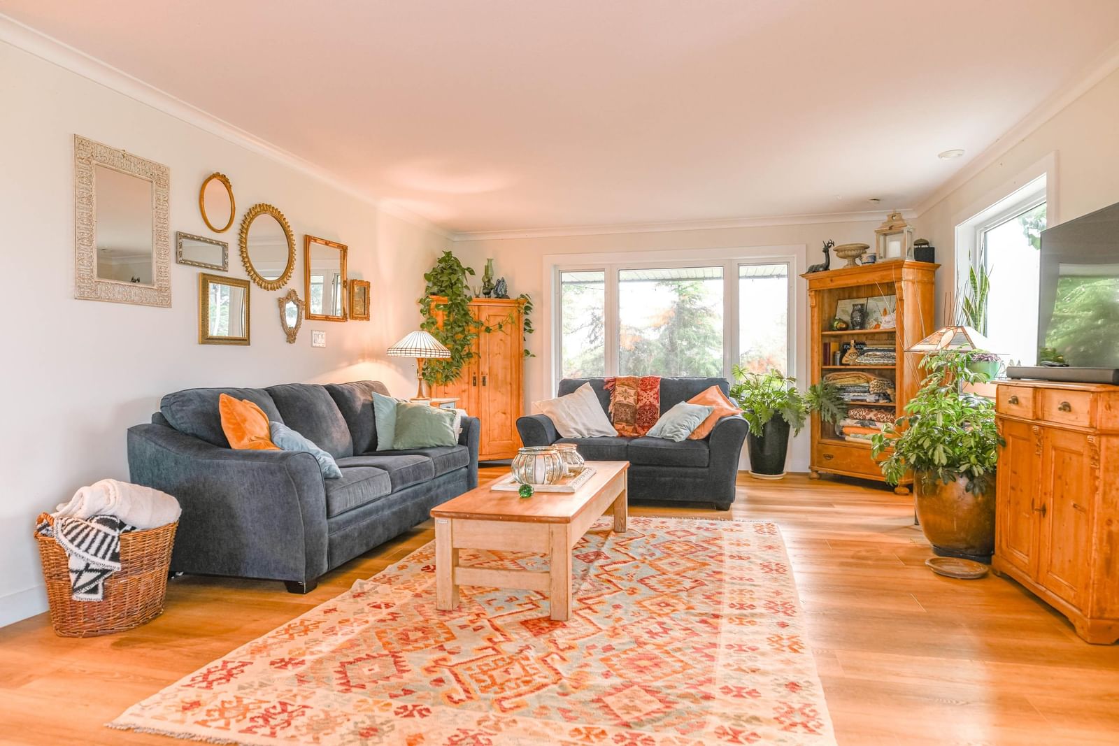 Listing Image 11