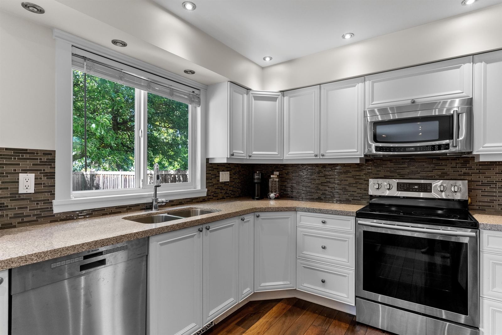 Listing Image 15